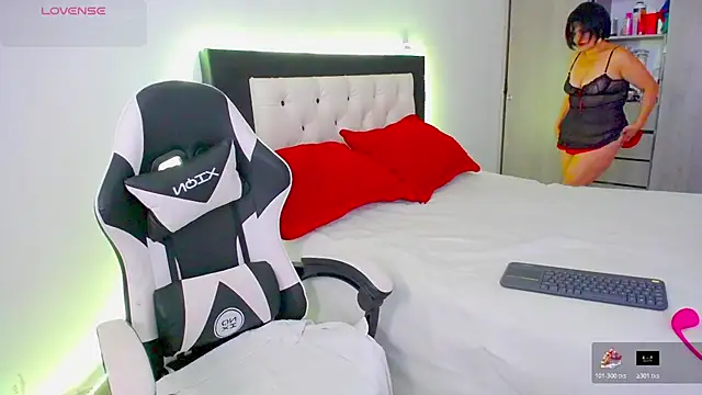 CarolinneFiotti online show from November 20, 2025, 1:23 pm