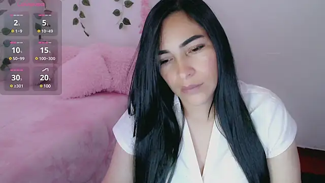 Snapshot of luna_lgomez_ chatting on March 3, 2025, 11:11 am luna lgomez  online show from March 3, 2025, 11:11 am