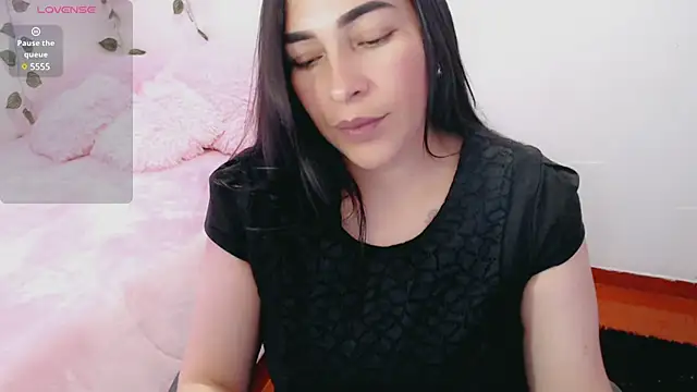 Snapshot of luna_lgomez_ chatting on March 14, 2025, 11:23 am luna lgomez  online show from March 14, 2025, 11:23 am