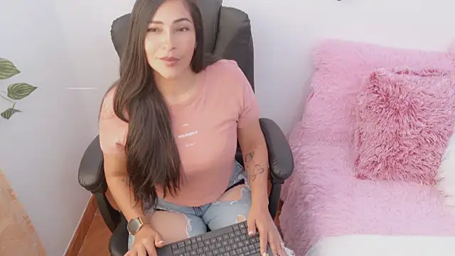 Snapshot of luna_lgomez_ chatting on May 29, 2026, 12:11 pm luna lgomez online show from May 29, 2026, 12:11 pm