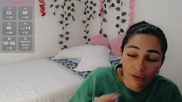 Snapshot of luna_lgomez_ chatting on March 18, 2025, 5:23 pm luna lgomez  online show from March 18, 2025, 5:23 pm