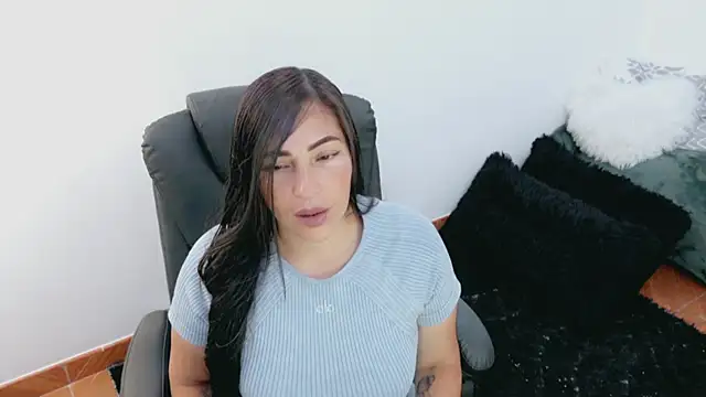 Snapshot of luna_lgomez_ chatting on May 4, 2026, 11:46 am luna lgomez online show from May 4, 2026, 11:46 am