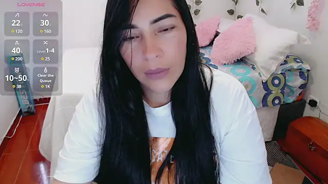 Snapshot of luna_lgomez_ chatting on March 16, 2025, 10:55 am luna lgomez  online show from March 16, 2025, 10:55 am