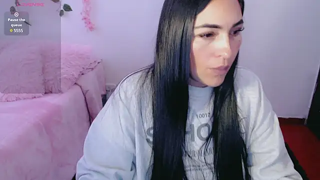 Snapshot of luna_lgomez_ chatting on March 2, 2025, 10:05 am luna lgomez  online show from March 2, 2025, 10:05 am