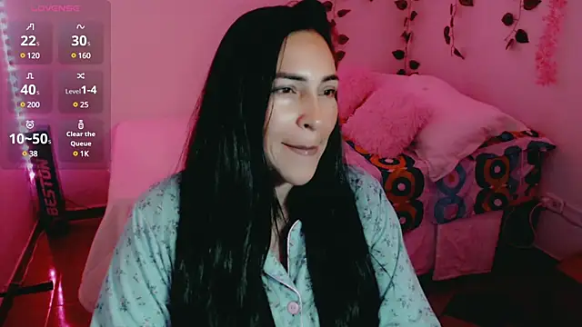 Snapshot of luna_lgomez_ chatting on March 15, 2025, 11:19 am luna lgomez  online show from March 15, 2025, 11:19 am