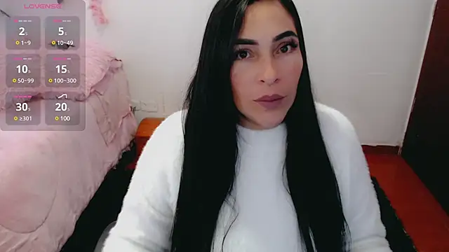 Snapshot of luna_lgomez_ chatting on March 4, 2025, 10:02 am luna lgomez  online show from March 4, 2025, 10:02 am