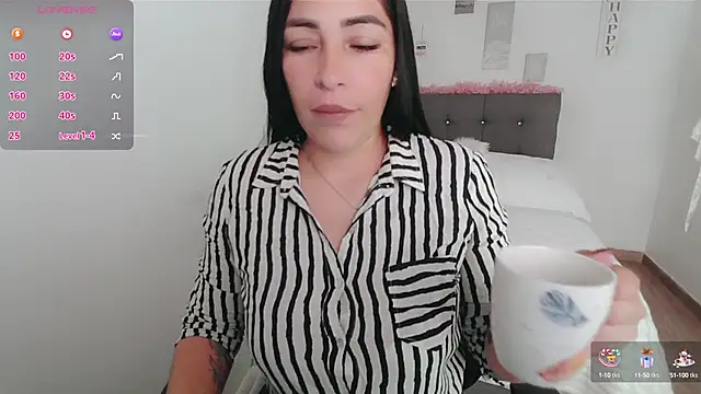 Snapshot of luna_lgomez_ chatting on October 9, 2025, 12:17 pm luna lgomez  online show from October 9, 2025, 12:17 pm