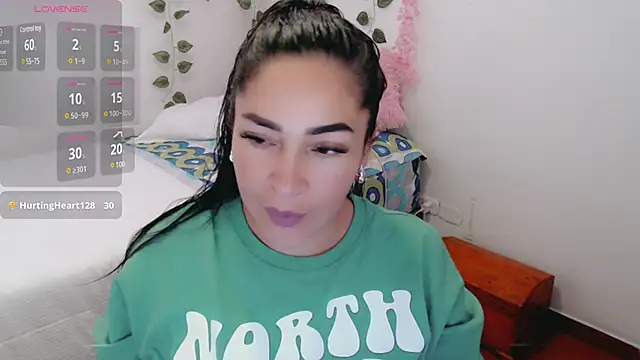 Snapshot of luna_lgomez_ chatting on March 18, 2025, 11:11 am luna lgomez  online show from March 18, 2025, 11:11 am