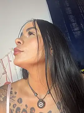 Snapshot of HotAlana_ chatting on April 19, 2026, 1:01 pm HotAlana online show from April 19, 2026, 1:01 pm