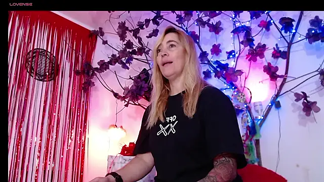 Snapshot of Sara_Valkyri chatting on March 3, 2026, 2:13 pm Sara Valkyri online show from March 3, 2026, 2:13 pm