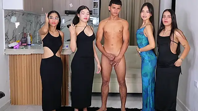 Snapshot of Petiteess chatting on October 18, 2025, 1:24 pm Petiteess online show from October 18, 2025, 1:24 pm