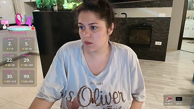 Snapshot of Layla- chatting on April 26, 2026, 10:23 am Layla- online show from April 26, 2026, 10:23 am