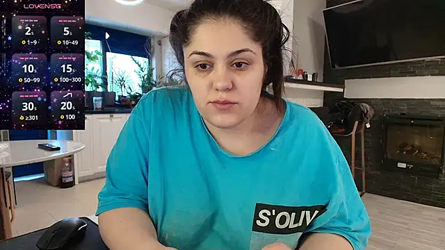 Snapshot of Layla- chatting on February 11, 2025, 9:52 am Layla- online show from February 11, 2025, 9:52 am