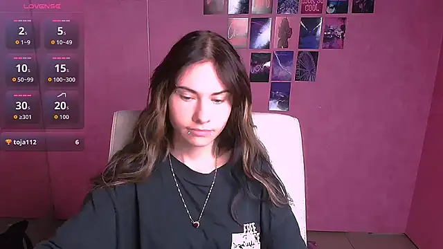 Snapshot of Fiona_Night chatting on June 18, 2026, 5:28 am Fiona Night online show from June 18, 2026, 5:28 am