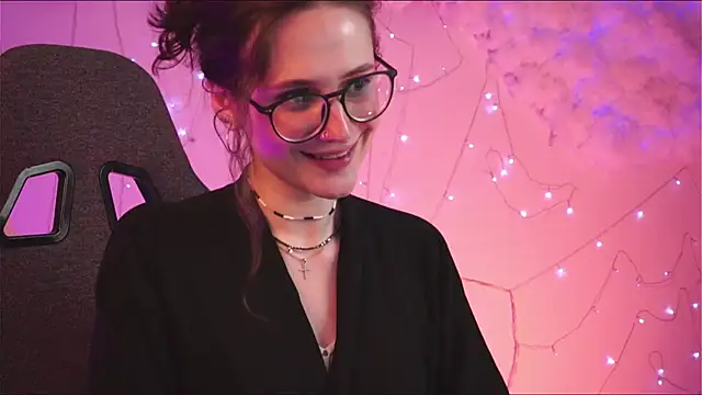 Snapshot of OliviaMcClean chatting on March 19, 2025, 10:31 pm OliviaMcClean online show from March 19, 2025, 10:31 pm