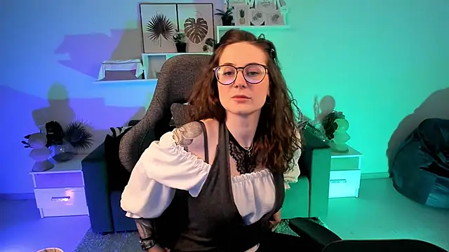 Snapshot of OliviaMcClean chatting on March 20, 2025, 2:42 pm OliviaMcClean online show from March 20, 2025, 2:42 pm