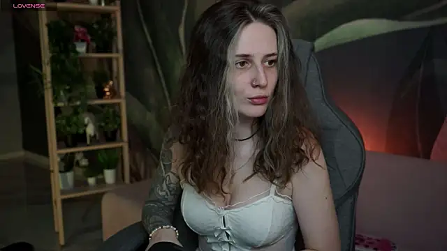 Snapshot of OliviaMcClean chatting on October 8, 2025, 1:07 am OliviaMcClean online show from October 8, 2025, 1:07 am