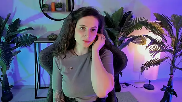 Snapshot of OliviaMcClean chatting on March 22, 2025, 8:48 pm OliviaMcClean online show from March 22, 2025, 8:48 pm