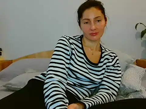Snapshot of Irina9793 chatting on February 18, 2026, 10:01 am Irina9793 online show from February 18, 2026, 10:01 am