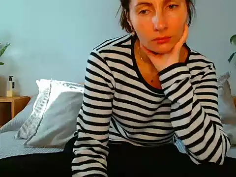 Snapshot of Irina9793 chatting on November 13, 2025, 9:02 am Irina9793 online show from November 13, 2025, 9:02 am