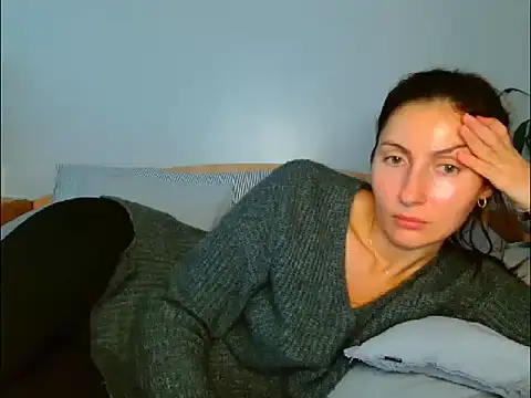 Snapshot of Irina9793 chatting on November 18, 2025, 9:23 am Irina9793 online show from November 18, 2025, 9:23 am