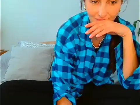 Snapshot of Irina9793 chatting on May 6, 2026, 8:29 am Irina9793 online show from May 6, 2026, 8:29 am