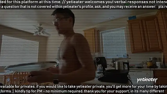 Snapshot of yetieater chatting on July 6, 2026, 3:58 pm yetieater online show from July 6, 2026, 3:58 pm