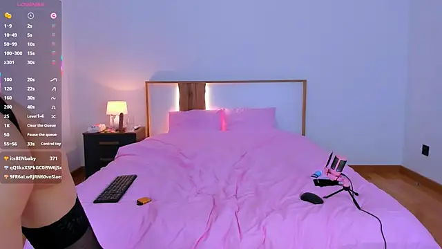 Alice neon online show from March 20, 2025, 10:10 am