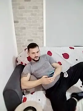 Snapshot of iurinicola chatting on January 9, 2026, 9:44 pm iurinicola online show from January 9, 2026, 9:44 pm