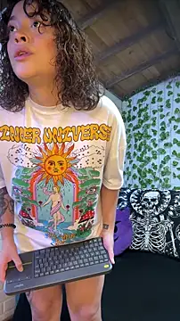 Snapshot of LiraSonnett chatting on November 29, 2025, 9:15 pm LiraSonnett online show from November 29, 2025, 9:15 pm