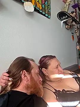 Snapshot of SpnzTnT chatting on February 6, 2026, 9:33 pm SpnzTnT online show from February 6, 2026, 9:33 pm