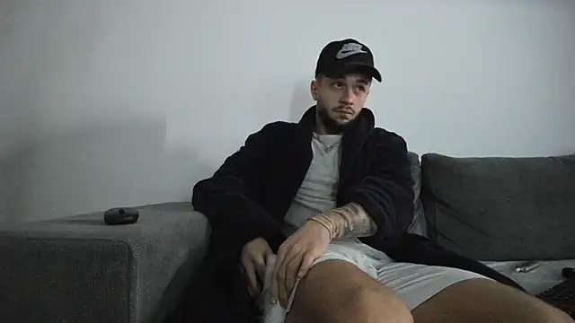 Snapshot of nicholasX1 chatting on March 23, 2025, 5:32 am nicholasX1 online show from March 23, 2025, 5:32 am