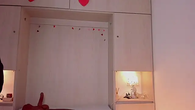 BeverlySteel online show from April 21, 2026, 8:04 pm