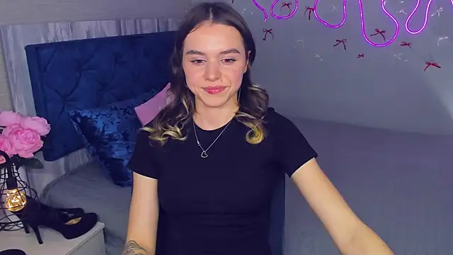 Snapshot of EmelyMason chatting on December 5, 2025, 12:15 pm EmelyMason online show from December 5, 2025, 12:15 pm