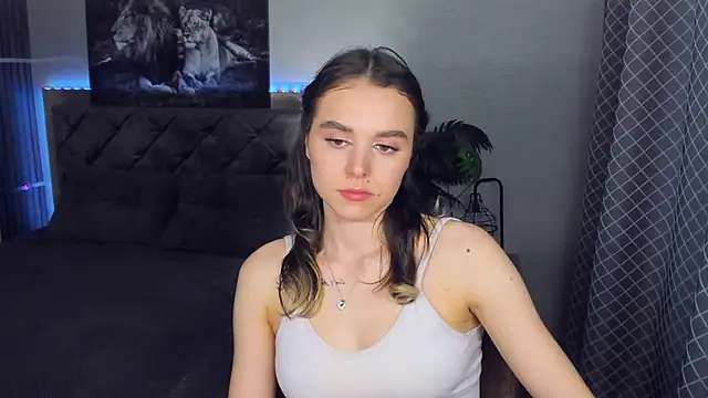 Snapshot of EmelyMason chatting on March 3, 2026, 12:45 pm EmelyMason online show from March 3, 2026, 12:45 pm