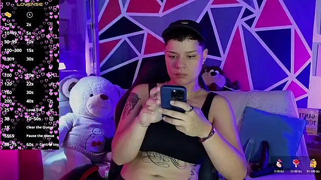 demimoore222 online show from April 10, 2026, 3:52 pm