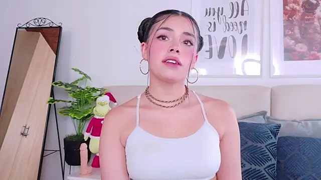 Snapshot of SaritaBratz chatting on December 14, 2025, 9:20 pm SaritaBratz online show from December 14, 2025, 9:20 pm