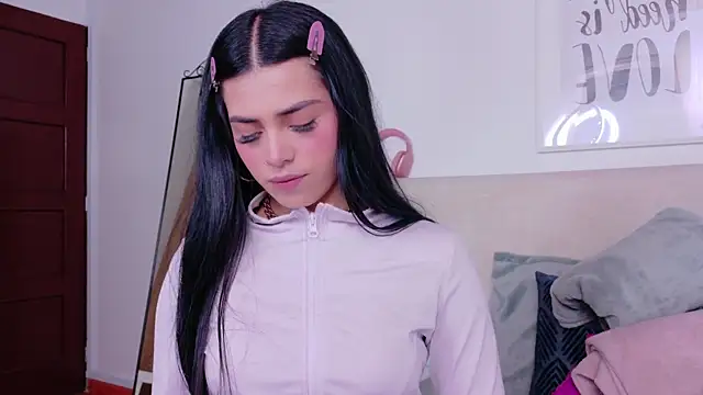 Snapshot of SaritaBratz chatting on November 5, 2025, 8:34 pm SaritaBratz online show from November 5, 2025, 8:34 pm