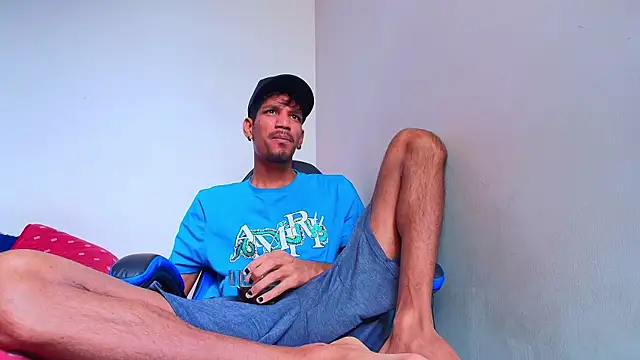 Snapshot of Miguel_bigcock chatting on June 25, 2026, 2:00 pm Miguel bigcock online show from June 25, 2026, 2:00 pm