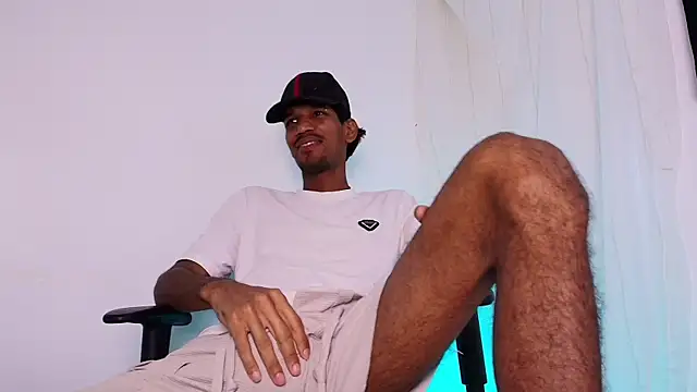 Snapshot of Miguel_bigcock chatting on December 19, 2025, 2:08 pm Miguel bigcock online show from December 19, 2025, 2:08 pm