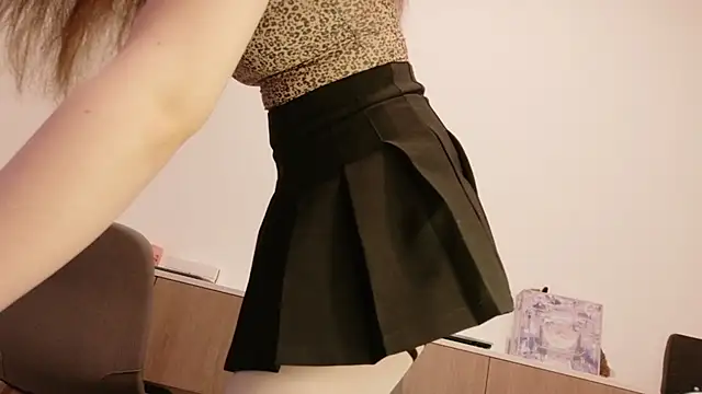 BeeBlossom online show from December 14, 2025, 2:44 pm