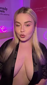 Snapshot of April_Vancee chatting on June 9, 2026, 4:41 pm April Vancee online show from June 9, 2026, 4:41 pm
