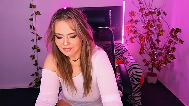 Snapshot of AnielaFox chatting on November 11, 2025, 6:52 am AnielaFox online show from November 11, 2025, 6:52 am