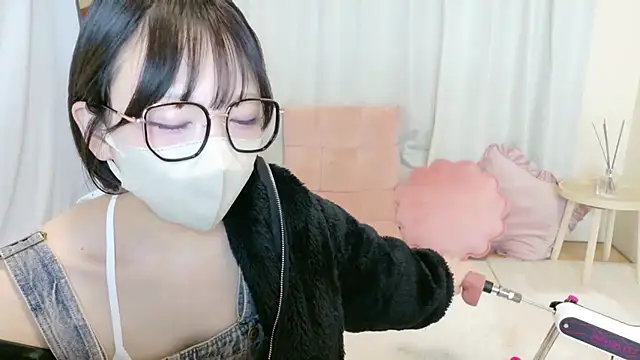 mami-pokoch online show from December 1, 2025, 2:18 pm