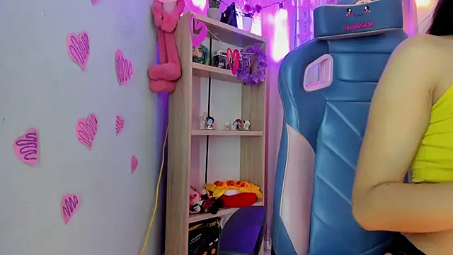 Snapshot of Olivia_pretty_ chatting on March 21, 2025, 12:17 pm Olivia pretty online show from March 21, 2025, 12:17 pm