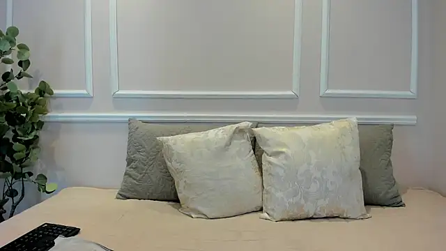 Snapshot of Lucy_Canel chatting on January 7, 2026, 7:19 pm Lucy Canel online show from January 7, 2026, 7:19 pm