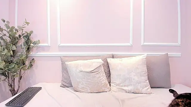 Snapshot of Lucy_Canel chatting on February 15, 2026, 6:07 pm Lucy Canel online show from February 15, 2026, 6:07 pm