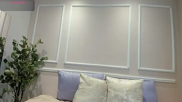 Snapshot of Lucy_Canel chatting on February 7, 2026, 5:10 pm Lucy Canel online show from February 7, 2026, 5:10 pm