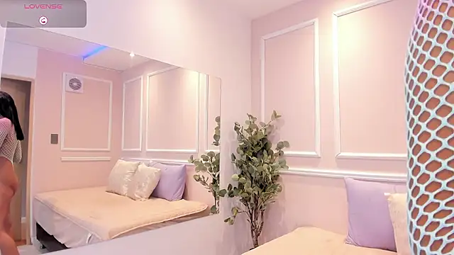 Snapshot of Lucy_Canel chatting on February 4, 2026, 6:58 pm Lucy Canel online show from February 4, 2026, 6:58 pm