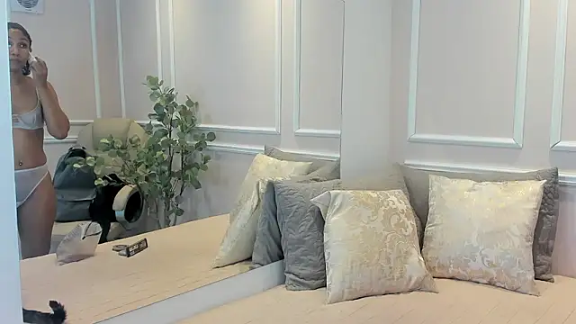 Snapshot of Lucy_Canel chatting on February 23, 2026, 11:33 am Lucy Canel online show from February 23, 2026, 11:33 am